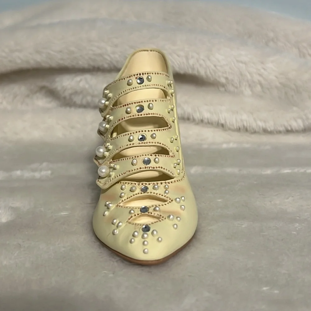 Just the Right Shoe #25024 